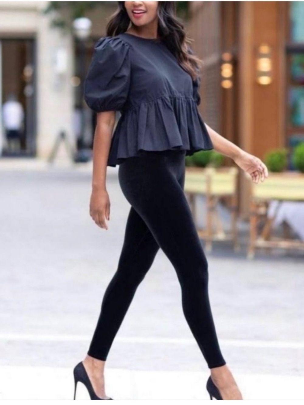Spanx Velvet Leggings in Very Black - M